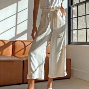 Aritzia Cream Ankle Cropped Pants